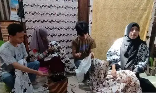 Nafis Arif Fiyanto, menoreh asa difabel di atas kain batik Nafis Arif Fiyanto, menoreh asa difabel di atas kain batik