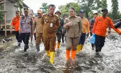 Enam hari banjir landa Semarang, Gubernur Jateng minta modifikasi cuaca Enam hari banjir landa Semarang, Gubernur Jateng minta modifikasi cuaca
