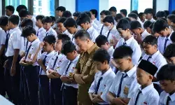 Tanamkan nilai religius dan semangat belajar, Bupati Kudus Salat Dhuha bersama siswa