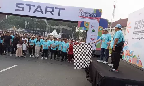 Jalan sehat jadi acara puncak Bulan Inklusi Keuangan OJK Malang Jalan sehat jadi acara puncak Bulan Inklusi Keuangan OJK Malang