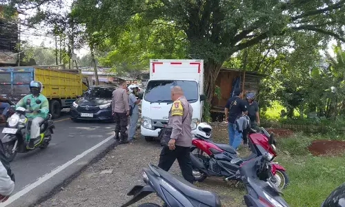 Aksi pencurian truk box, digagalkan warga di Sawangan Kota Depok Aksi pencurian truk box, digagalkan warga di Sawangan Kota Depok