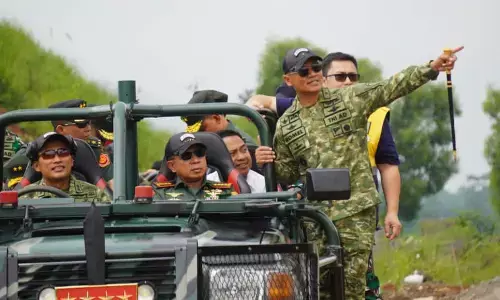 Panglima TNI tinjau pembangunan fasilitas latihan multidimensi di Pusdiklat Kopassus Batujajar Panglima TNI tinjau pembangunan fasilitas latihan multidimensi di Pusdiklat Kopassus Batujajar