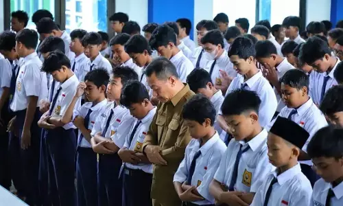 Tanamkan nilai religius dan semangat belajar, Bupati Kudus Salat Dhuha bersama siswa Tanamkan nilai religius dan semangat belajar, Bupati Kudus Salat Dhuha bersama siswa