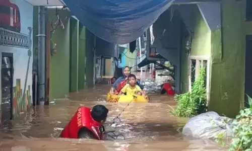 Banjir luapan Sungai Ciliwung rendam 20 RT di Jakarta pada Selasa pagi Banjir luapan Sungai Ciliwung rendam 20 RT di Jakarta pada Selasa pagi