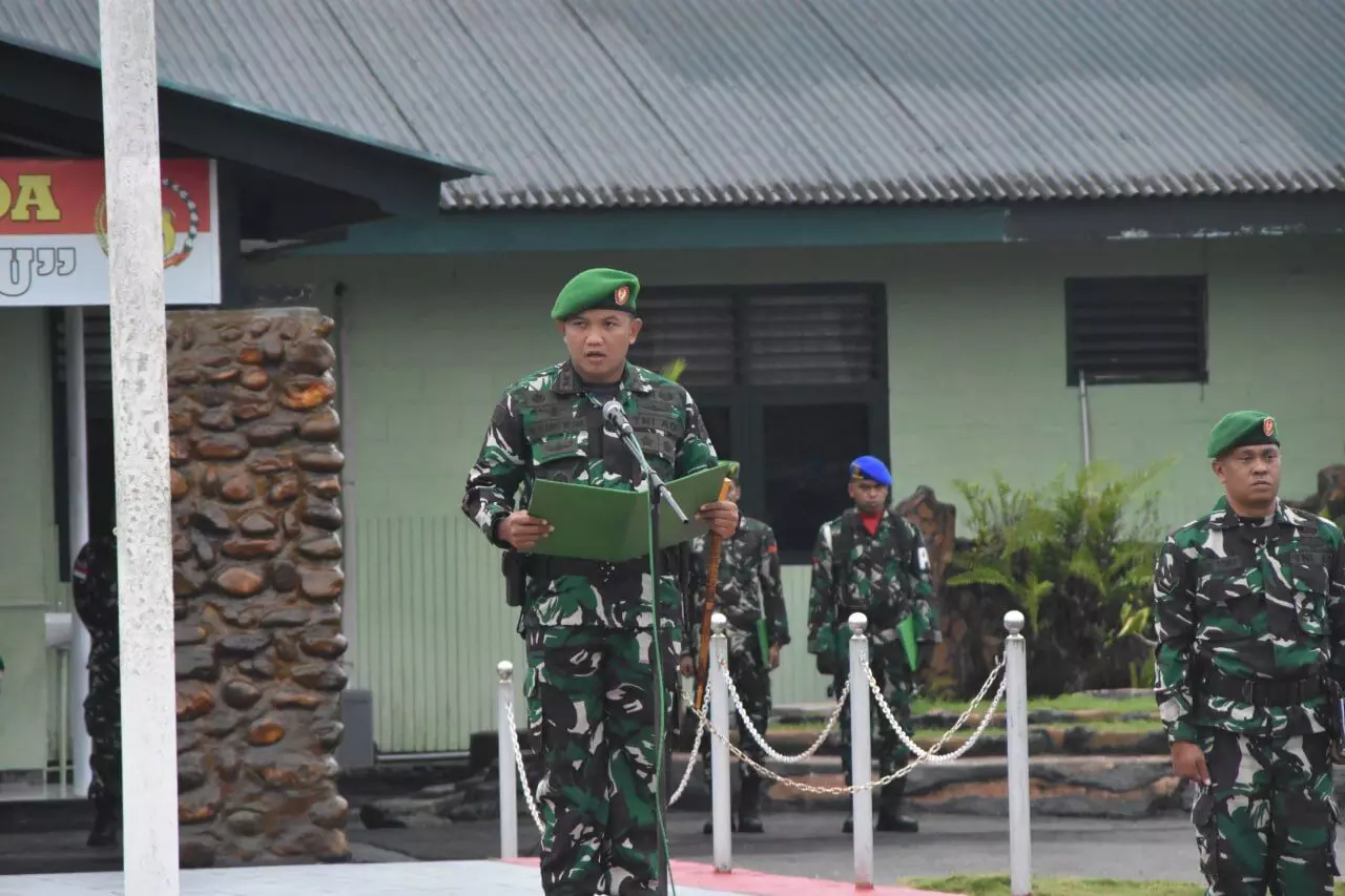 Peringati HSP 2025, Dandim 1710/Mimika pimpin upacara pengibaran bendera Peringati HSP 2025, Dandim 1710/Mimika pimpin upacara pengibaran bendera