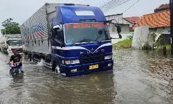 Banjir kembali genangi wilayah Kota Semarang akibat hujan Selasa pagi