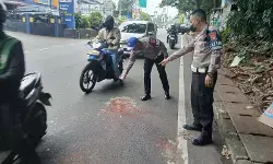 Kurang hati-hati saat salip bus, pemotor tewas terlindas