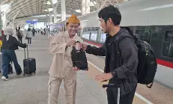 KCIC peringati semangat Sumpah Pemuda bersama penumpang Whoosh