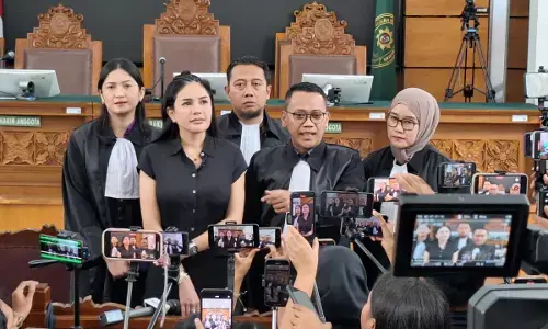 PN Jaksel vonis Nikita Mirzani 4 tahun penjara dan denda Rp1 M PN Jaksel vonis Nikita Mirzani 4 tahun penjara dan denda Rp1 M