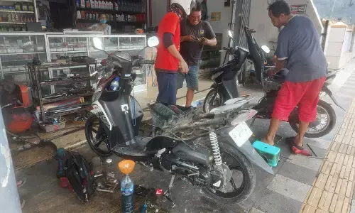 Puluhan motor `mrebet` tidak bertenaga setelah isi BBM di SPBU Tuban dan Bojonegoro Puluhan motor `mrebet` tidak bertenaga setelah isi BBM di SPBU Tuban dan Bojonegoro