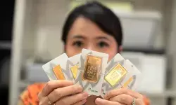 Emas Antam terus turun, kini Rp15.000 ke angka Rp2,267 juta/gram