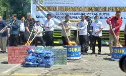 Bea Cukai Sumbagtim musnahkan barang ilegal rokok dan miras senilai Rp19,32 miliar Bea Cukai Sumbagtim musnahkan barang ilegal rokok dan miras senilai Rp19,32 miliar