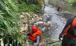 Banjir Semarang, puluhan warga dievakuasi dan dua bocah hanyut terbawa arus Banjir Semarang, puluhan warga dievakuasi dan dua bocah hanyut terbawa arus
