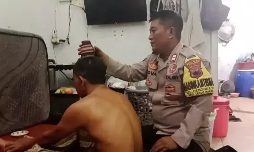 Aiptu Ferdika “Gus Nova” tebar kebaikan lewat terapi gratis untuk warga Aiptu Ferdika “Gus Nova” tebar kebaikan lewat terapi gratis untuk warga