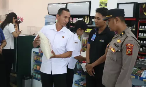Satgas Pangan Polda Bali pastikan harga beras sesuai HET Satgas Pangan Polda Bali pastikan harga beras sesuai HET