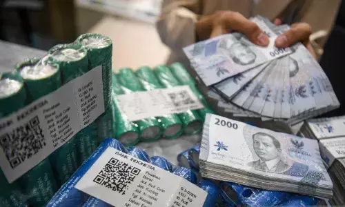 Rupiah melemah dipicu ekspektasi suku bunga Fed bertahan lebih lama Rupiah melemah dipicu ekspektasi suku bunga Fed bertahan lebih lama