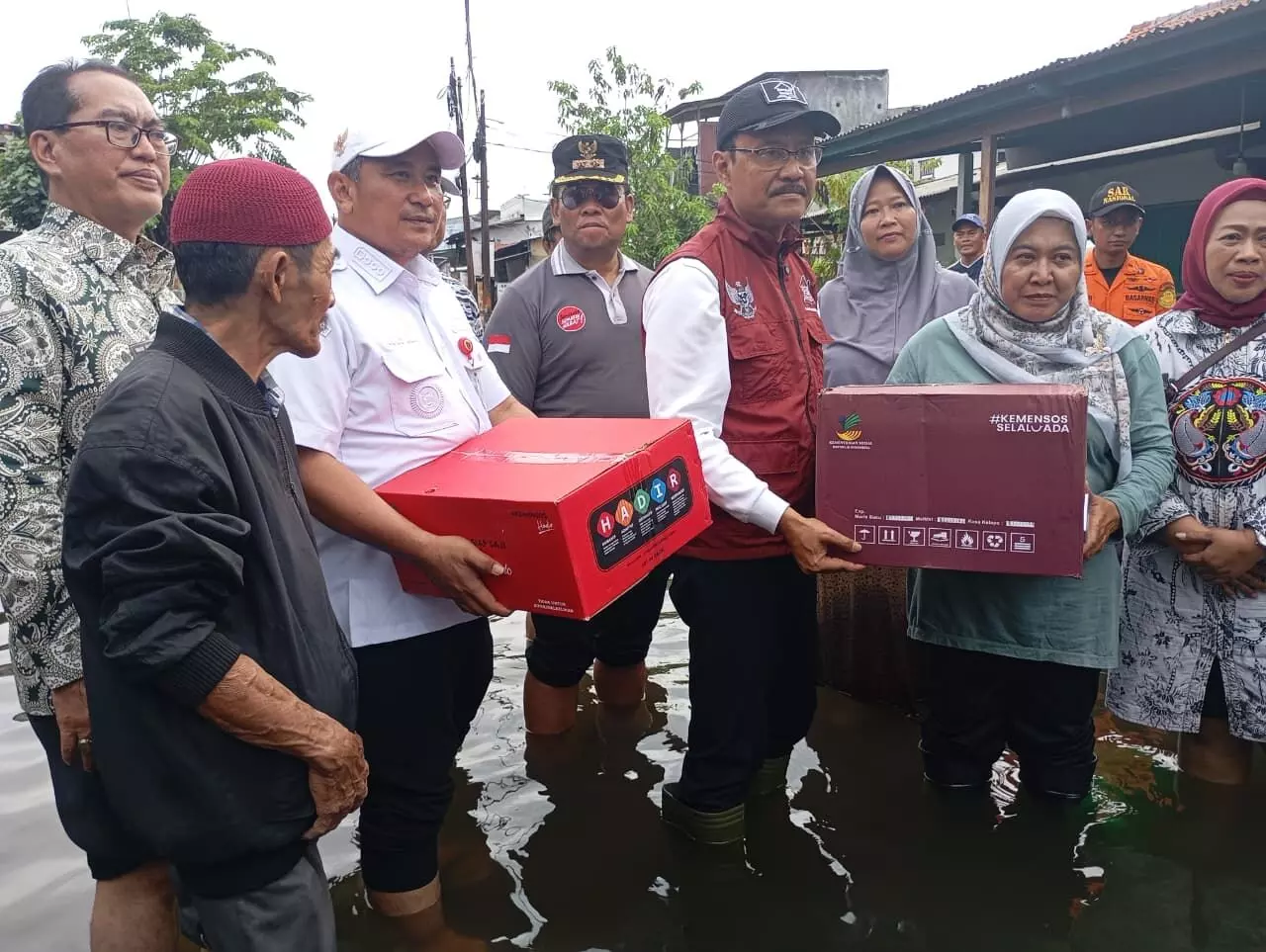 Kunjungi banjir Semarang, Mensos beri bantuan Rp4 miliar dan santuni korban
