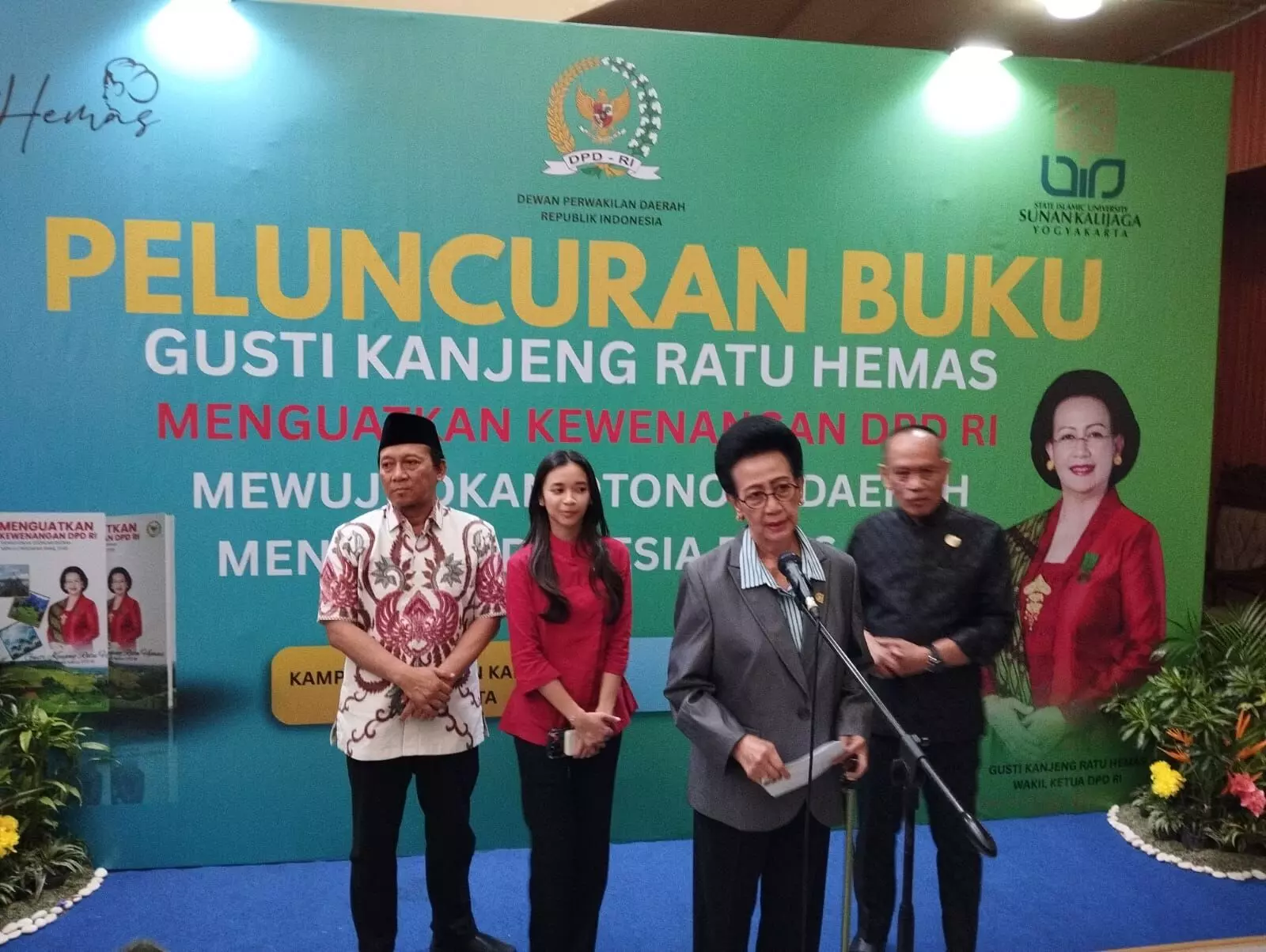 GKR Hemas luncurkan buku tentang penguatan DPD RI dan otomomi daerah GKR Hemas luncurkan buku tentang penguatan DPD RI dan otomomi daerah