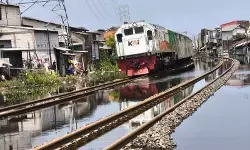 Banjir mereda, KAI hentikan operasional KA memutar Banjir mereda, KAI hentikan operasional KA memutar