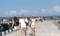 Kemenpar dan Pemda pantau pembangunan lift kaca di Nusa Penida Kemenpar dan Pemda pantau pembangunan lift kaca di Nusa Penida