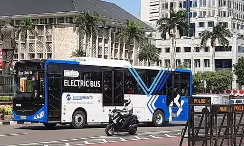 Transjakarta alihkan layanan di Halte Balai Kota karena unjuk rasa