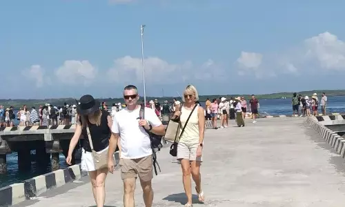 Kemenpar dan Pemda pantau pembangunan lift kaca di Nusa Penida Kemenpar dan Pemda pantau pembangunan lift kaca di Nusa Penida