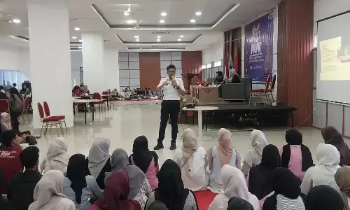 Pekan Komunikasi Politik, mahasiswa FISIP UIN Raden Fatah didorong kuasai seni bicara Pekan Komunikasi Politik, mahasiswa FISIP UIN Raden Fatah didorong kuasai seni bicara