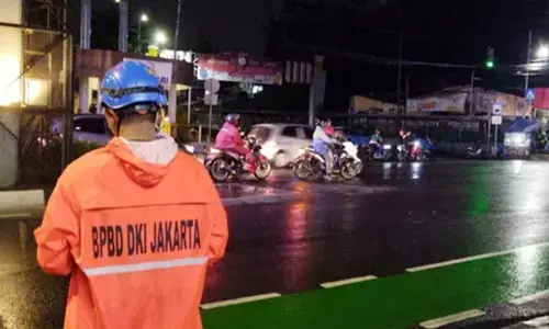 Jakarta diprediksi hujan siang-malam ini, jangan lupa bawa payung ya! Jakarta diprediksi hujan siang-malam ini, jangan lupa bawa payung ya!