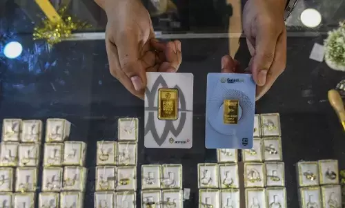 Harga emas UBS-Galeri24 di Pegadaian kompak turun Harga emas UBS-Galeri24 di Pegadaian kompak turun