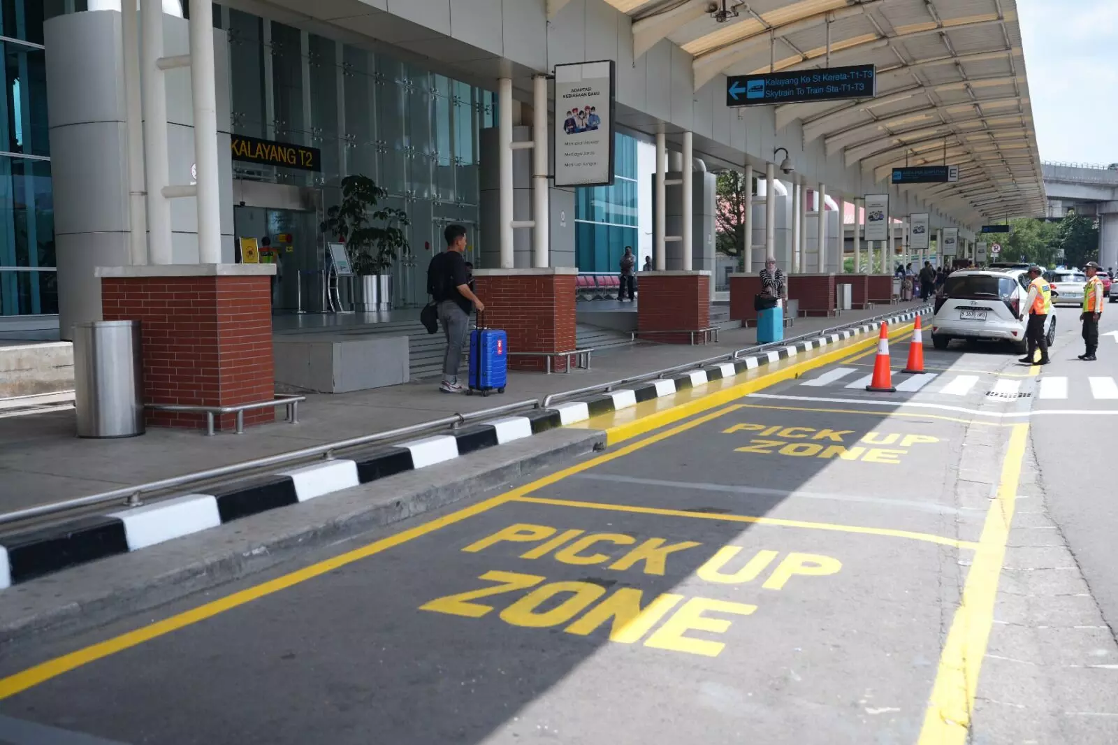 Bandara Soekarno-Hatta tata jalur kendaraan di Terminal 2 mulai 1 November 2025 Bandara Soekarno-Hatta tata jalur kendaraan di Terminal 2 mulai 1 November 2025