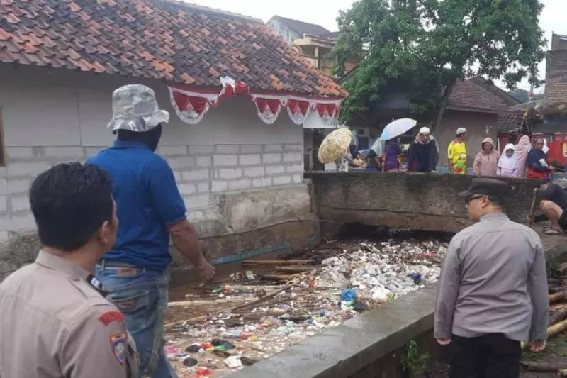 Ratusan rumah di Desa Sukalaksana Garut diterjang banjir bandang Ratusan rumah di Desa Sukalaksana Garut diterjang banjir bandang
