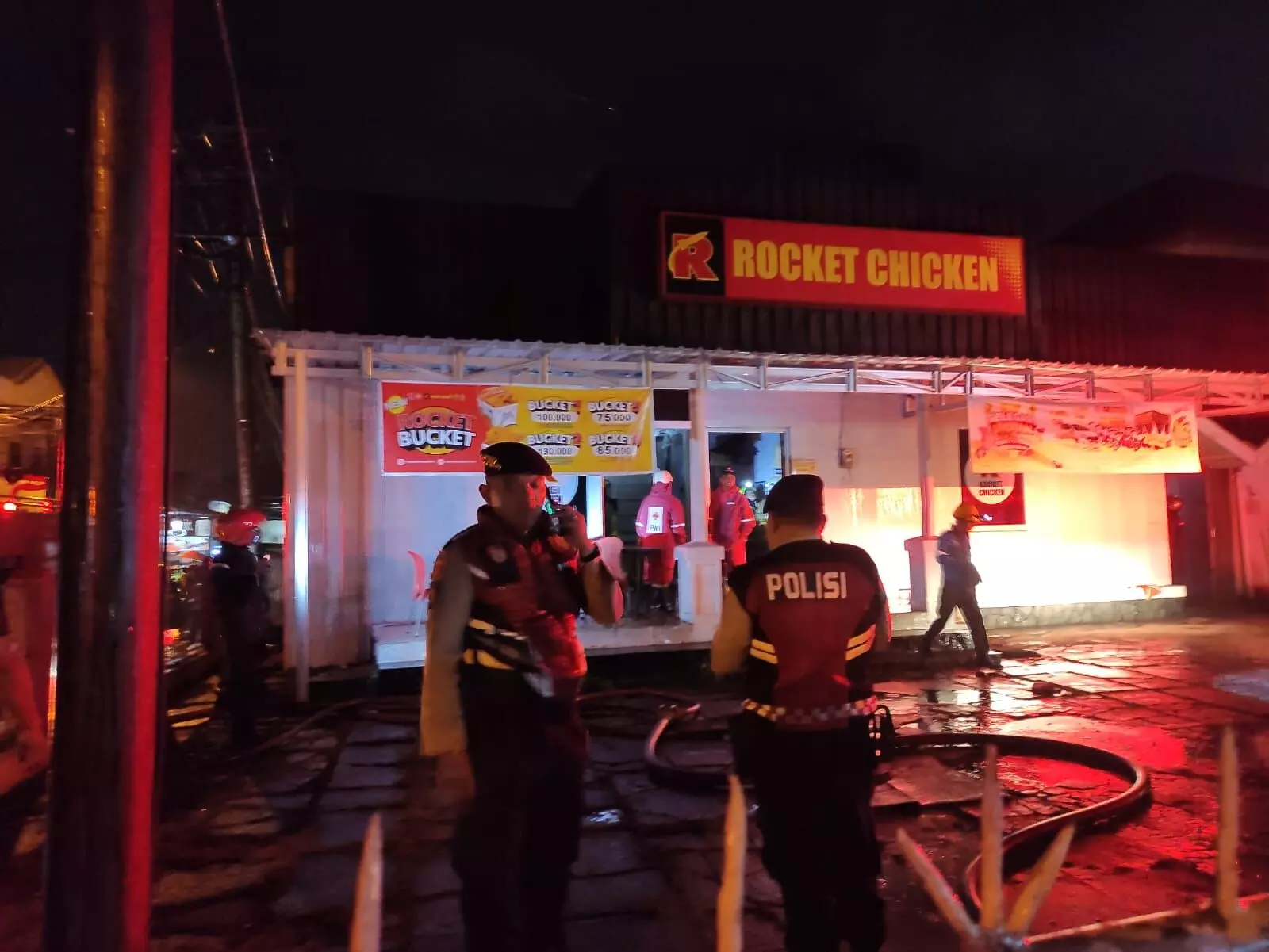 Roket Chicken Salatiga terbakar, kerugian puluhan juta Roket Chicken Salatiga terbakar, kerugian puluhan juta