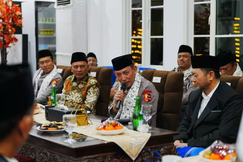 Kapolri tekankan jaga persatuan saat kunjungi Ponpes An-Nur II Malang Kapolri tekankan jaga persatuan saat kunjungi Ponpes An-Nur II Malang