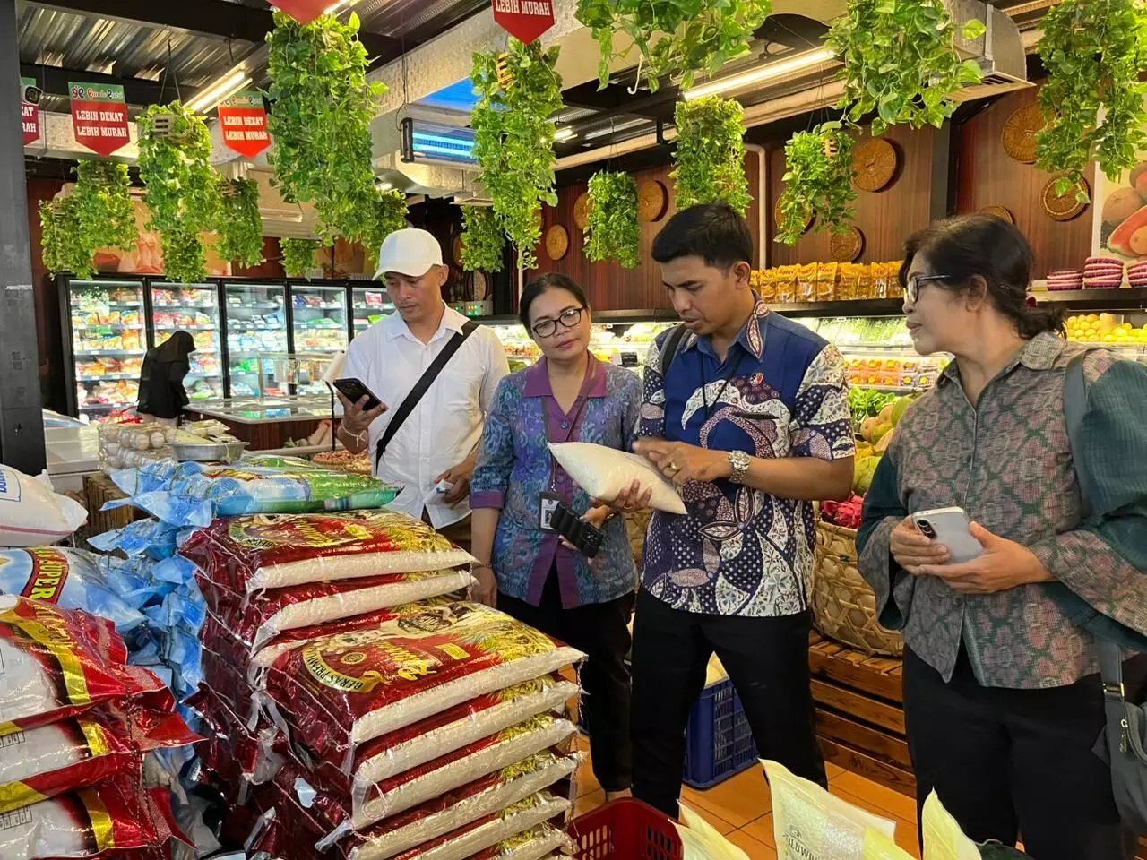 Satgas Pangan Polda Bali cek harga beras di Kota Denpasar Satgas Pangan Polda Bali cek harga beras di Kota Denpasar