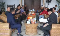 Warga RW 3 Mlanyar, Kelurahan Muarareja minta peninggian jalan untuk atasi rob Warga RW 3 Mlanyar, Kelurahan Muarareja minta peninggian jalan untuk atasi rob