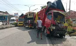 Kecelakaan di Jalur Pantura Kota Tegal, truk terguling, semua pengemudi selamat