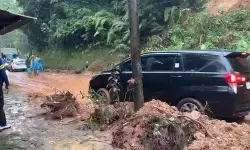 Polres Garut berlakukan buka tutup jalur selatan yang tertutup longsor