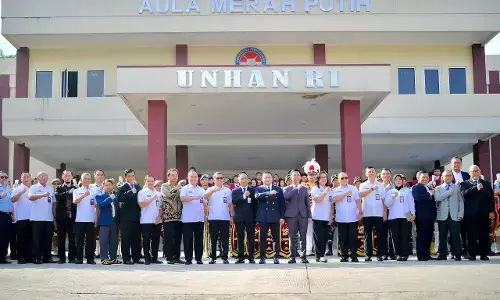 Kemandirian Pertahanan Nasional: Sinergi Pemerintah, Industri, dan Akademisi Kemandirian Pertahanan Nasional: Sinergi Pemerintah, Industri, dan Akademisi