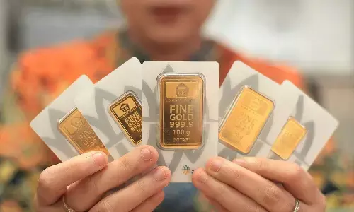 Emas Antam melonjak Rp42.000, tembus Rp2,305 juta per gram Emas Antam melonjak Rp42.000, tembus Rp2,305 juta per gram