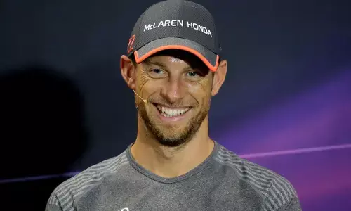 Jenson Button akhiri perjalanan balapnya di Bahrain Jenson Button akhiri perjalanan balapnya di Bahrain