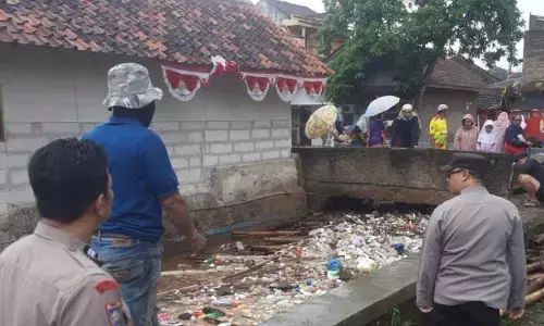 Ratusan rumah di Desa Sukalaksana Garut diterjang banjir bandang Ratusan rumah di Desa Sukalaksana Garut diterjang banjir bandang