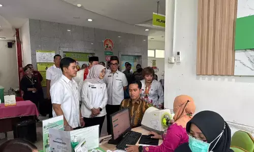 Wapres ikut Cek Kesehatan Gratis di Puskesmas Menteng Wapres ikut Cek Kesehatan Gratis di Puskesmas Menteng