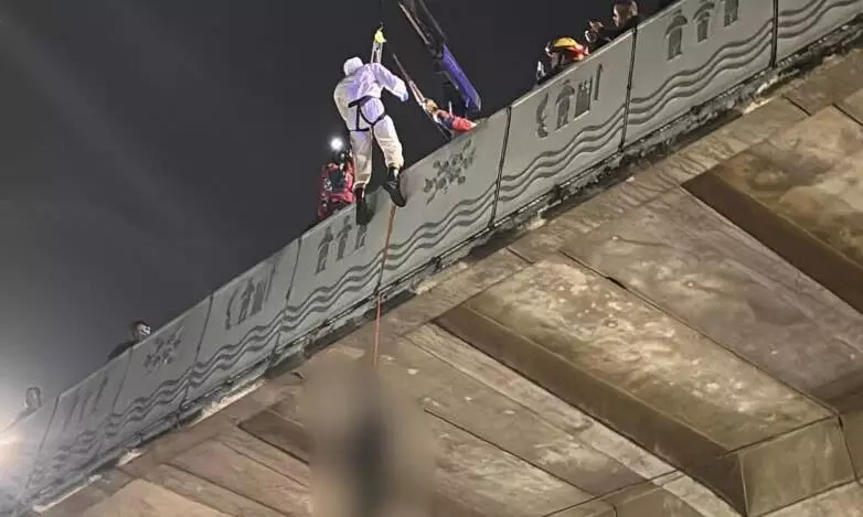 Polisi ungkap identitas pria gantung diri di Flyover Pasupati Polisi ungkap identitas pria gantung diri di Flyover Pasupati