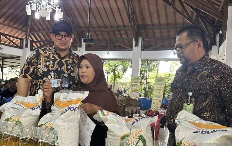 Bulog Bandung mulai salurkan bantuan pangan Oktober-November 2025 Bulog Bandung mulai salurkan bantuan pangan Oktober-November 2025