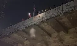 Petugas evakuasi jasad pria gantung diri di Flyover Pasupati