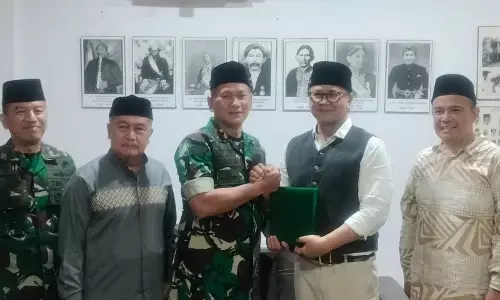 Di Masjid Raya Bandung, Pangdam III/Siliwangi Mayjen Kosasih kenang saat jadi marbot Di Masjid Raya Bandung, Pangdam III/Siliwangi Mayjen Kosasih kenang saat jadi marbot