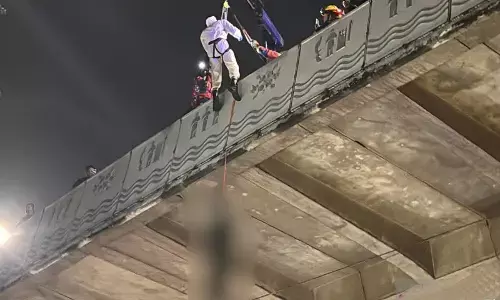 Polisi identifikasi pria gantung diri di flyover Pasupati Bandung Polisi identifikasi pria gantung diri di flyover Pasupati Bandung