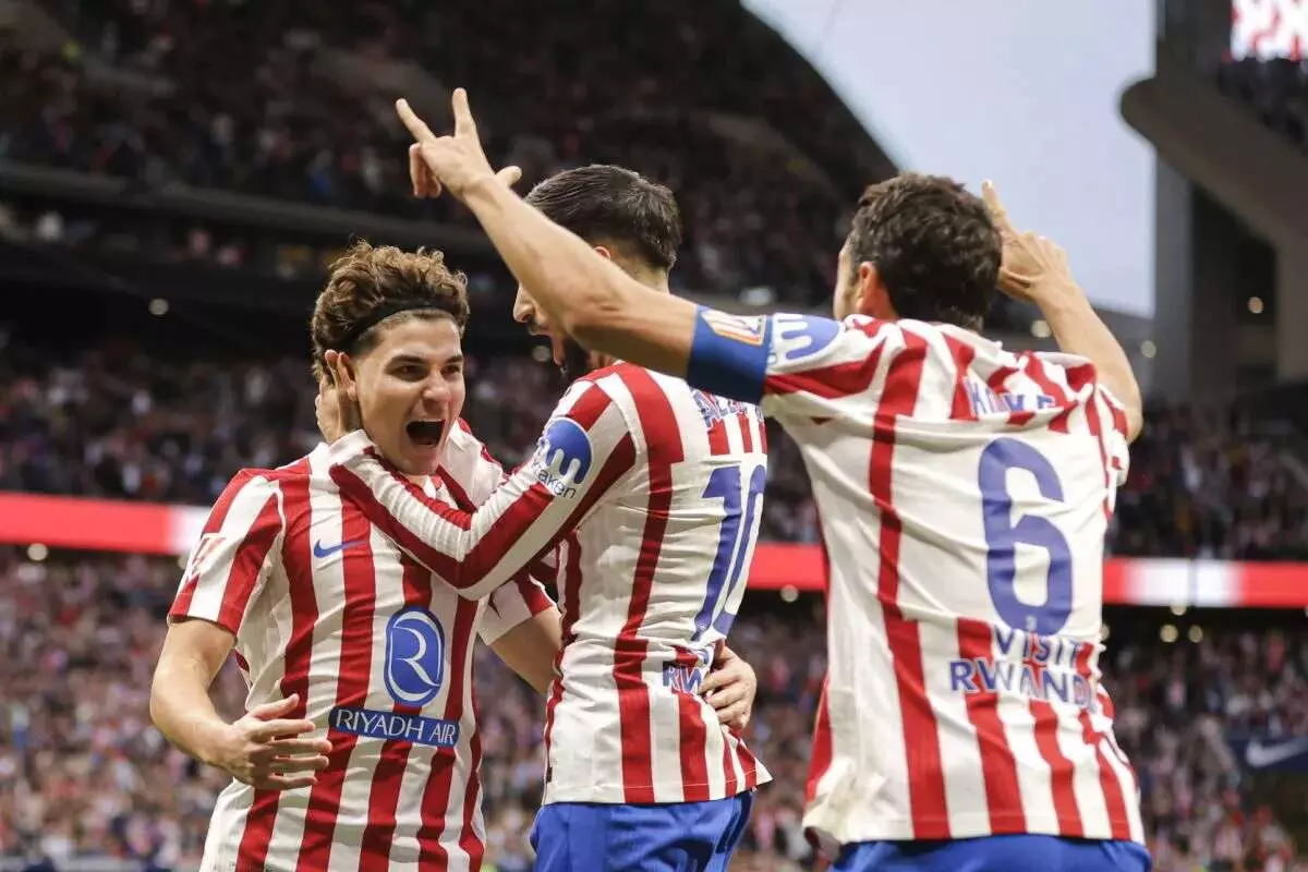 Atletico Madrid menang telak 3-0 atas Sevilla Atletico Madrid menang telak 3-0 atas Sevilla