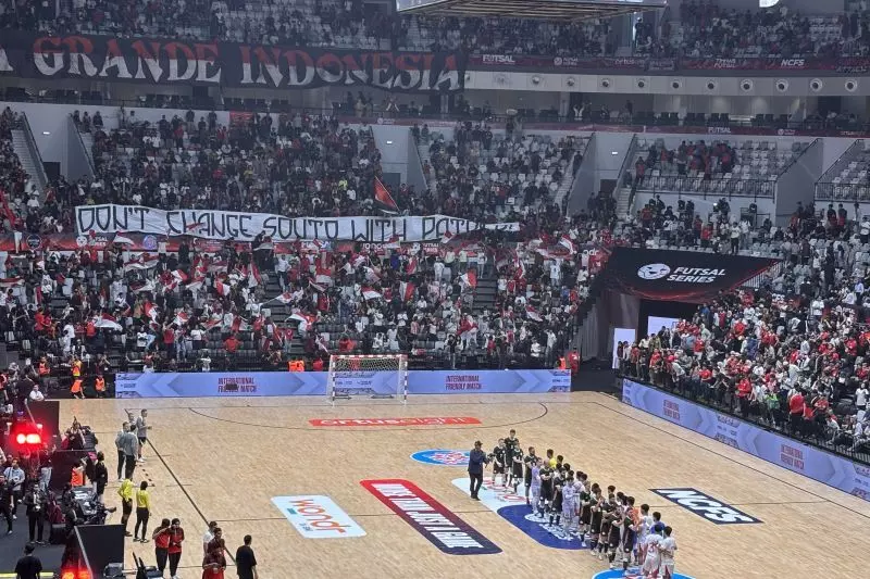 Laga Indonesia vs Australia pecahkan rekor kehadiran penonton Laga Indonesia vs Australia pecahkan rekor kehadiran penonton