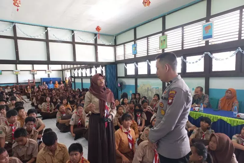 Membangun Sekolah Bebas Perundungan di Indonesia Membangun Sekolah Bebas Perundungan di Indonesia